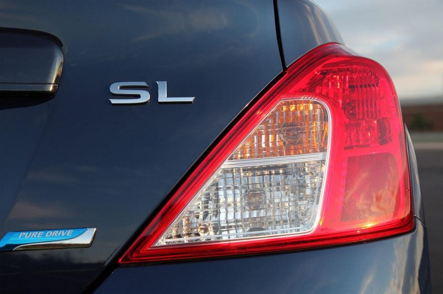 Nissan Versa 2012 года  (фото 36 из 111)